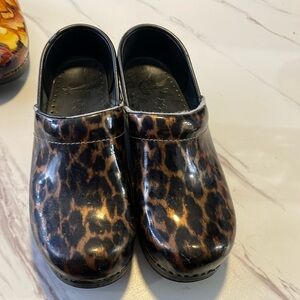 Dansko Leopard Patent Leather Clog Mules Shoes 37 - 7